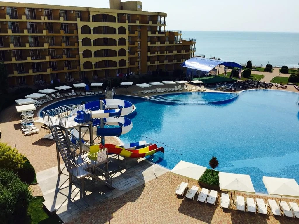 Apartments Aheloy Palace - Vlk na cestách