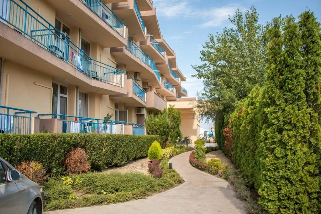 Royal Beach Chernomorets - Vlk na cestách