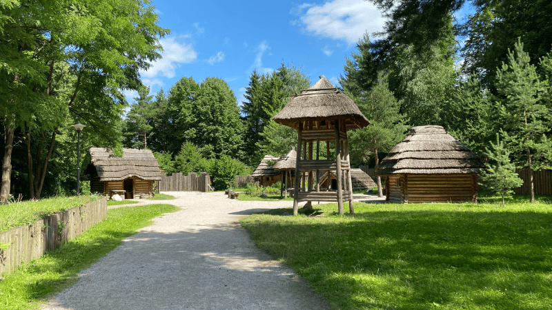 Pohádkový les u Žiliny a hrad Strečno